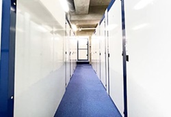 港区広尾の屋内型トランクルーム・ハローストレージ