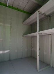 足立区綾瀬の棚付きトランクルーム・スペースプラス