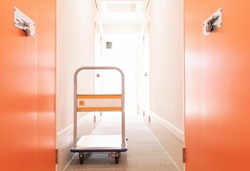 足立区北千住の屋内型トランクルーム・ハローストレージ