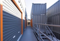 巣鴨の屋外型トランクルーム・ハローストレージ