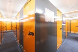 港区田町の屋内型トランクルーム・ハローストレージ