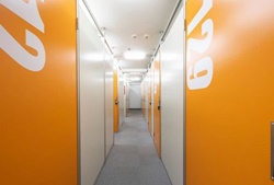 白金台の屋内型トランクルーム・ハローストレージ