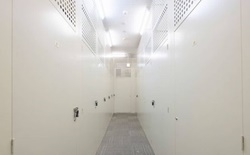 芝浦の屋内型トランクルーム・ハローストレージ